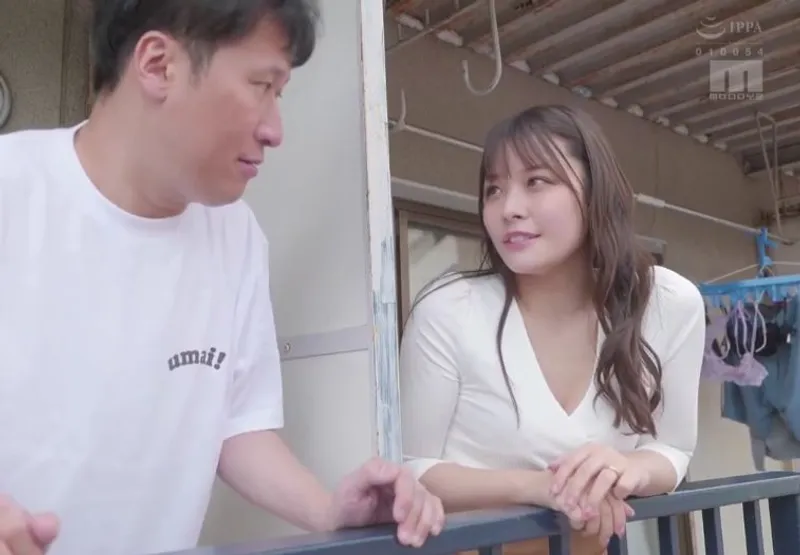 Anh trai số hưởng và em gái hàng xóm bị gã chồng bỏ bê đang gửi tín hiệu cầu “chịch”